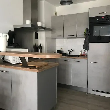 Blandine, 2 Rooms, Terrace, Pools 拉罗歇尔